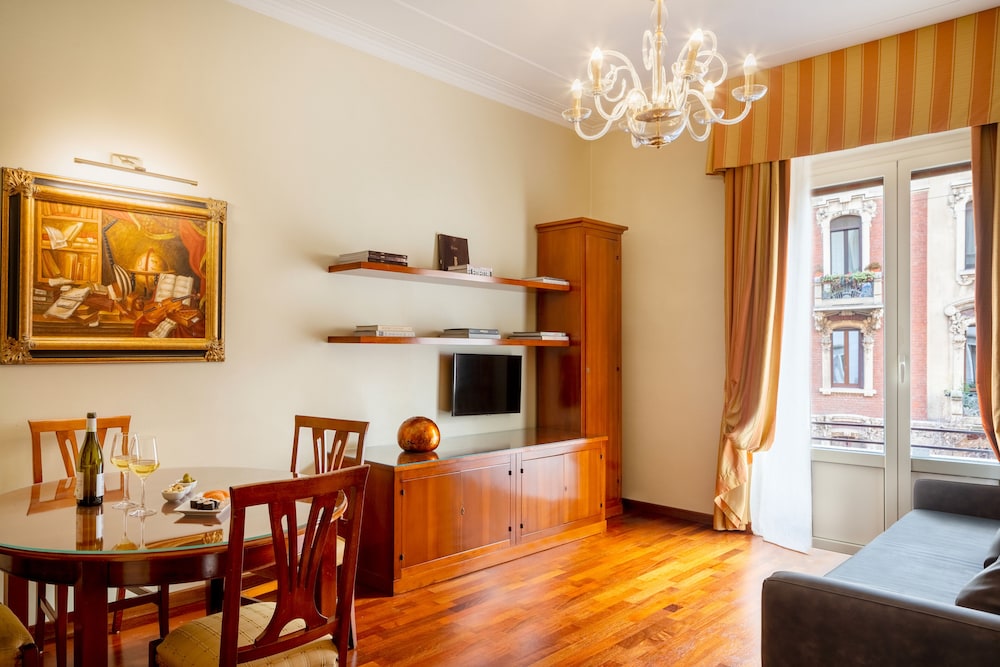 Suite (with Sofa Bed) del hotel UNAHOTELS Galles Milano. Foto 2