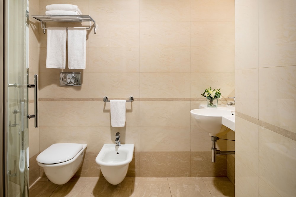 Suite (with Sofa Bed) del hotel UNAHOTELS Galles Milano. Foto 5