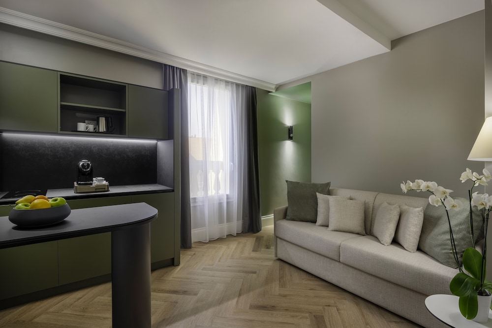 Suite Deluxe (with Sofa Bed | Junior) del hotel UNAHOTELS Galles Milano. Foto 1