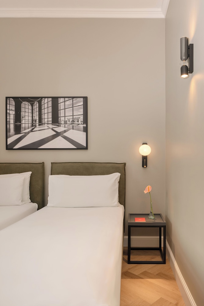 Habitación Deluxe con 2 camas individuales del hotel UNAHOTELS Galles Milano. Foto 2
