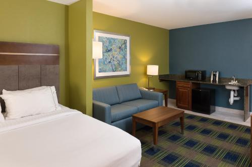 Suite with Two Queen Beds and Roll - in Shower - Communications Access del hotel Holiday Inn Express Suites Clifton Park. Foto 1