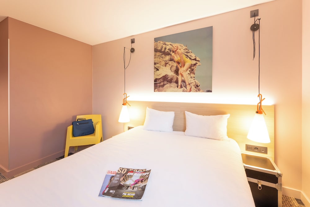 Habitación Estándar con 1 cama doble del hotel ibis Styles Lyon Confluence. Foto 1
