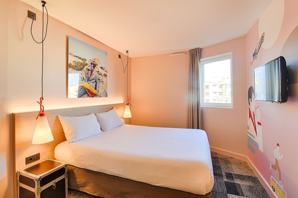 Habitación Estándar con 1 cama doble del hotel ibis Styles Lyon Confluence. Foto 2