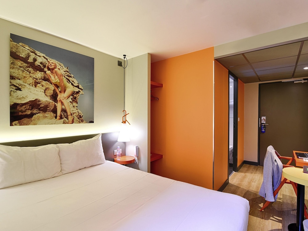 Habitación Estándar con 1 cama doble del hotel ibis Styles Lyon Confluence. Foto 7