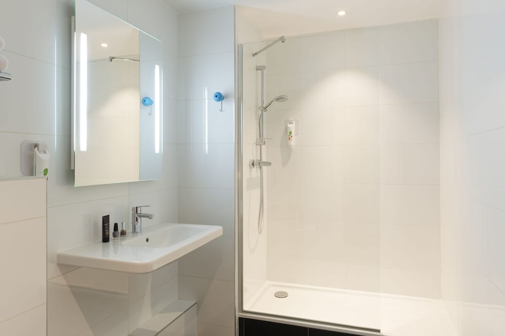 Habitación Estándar con 1 cama doble del hotel ibis Styles Lyon Confluence. Foto 11