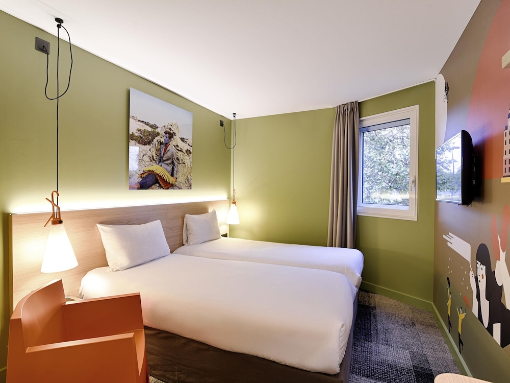 Habitación estándar con dos camas individuales del hotel ibis Styles Lyon Confluence. Foto 6