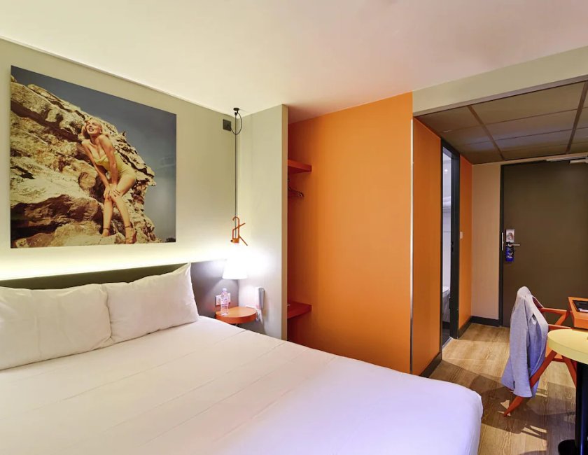 Habitación Estándar con 1 cama doble del hotel ibis Styles Lyon Confluence. Foto 11