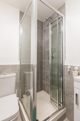 Habitación Triple Executive del hotel Griffin House. Foto 1