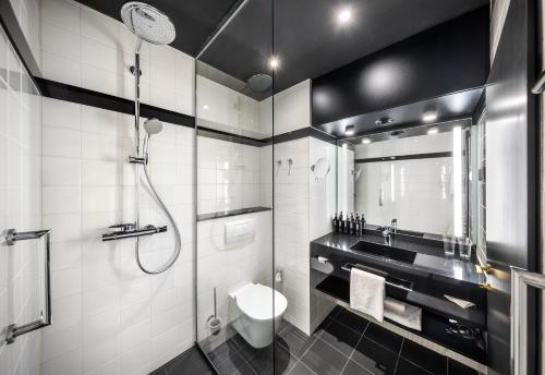 Suite Junior Familiar del hotel Vienna House By Wyndham Diplomat Prague. Foto 1