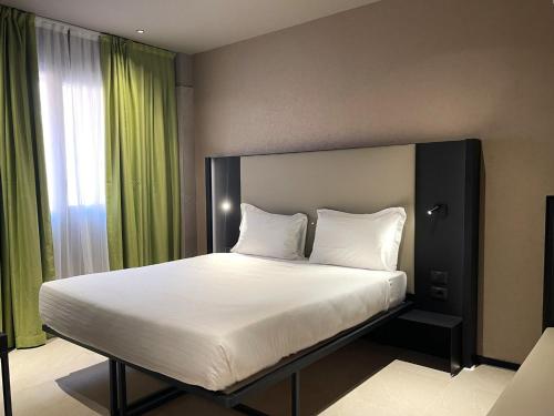 Habitación Triple con vistas a la ciudad del hotel Scarlatti Hotel Milano. Foto 4