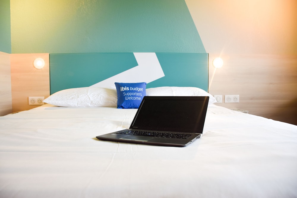 Habitación Estándar con 1 cama doble del hotel Ibis Budget Millau Viaduc. Foto 4