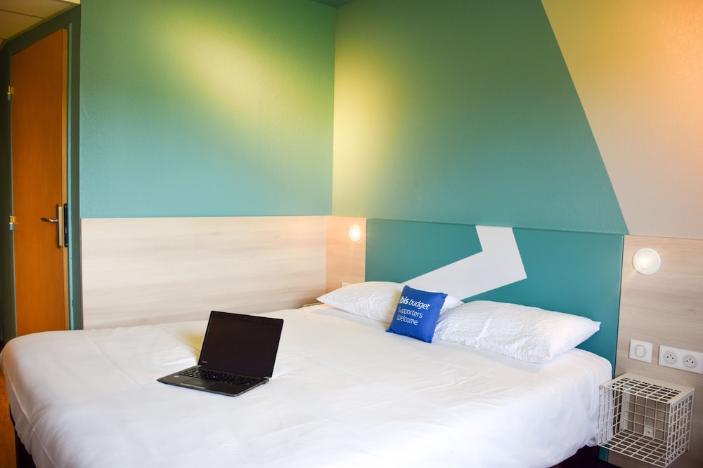Habitación Estándar con 1 cama doble del hotel Ibis Budget Millau Viaduc. Foto 5