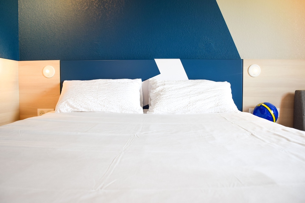 Habitación Estándar con 1 cama doble del hotel Ibis Budget Millau Viaduc. Foto 6