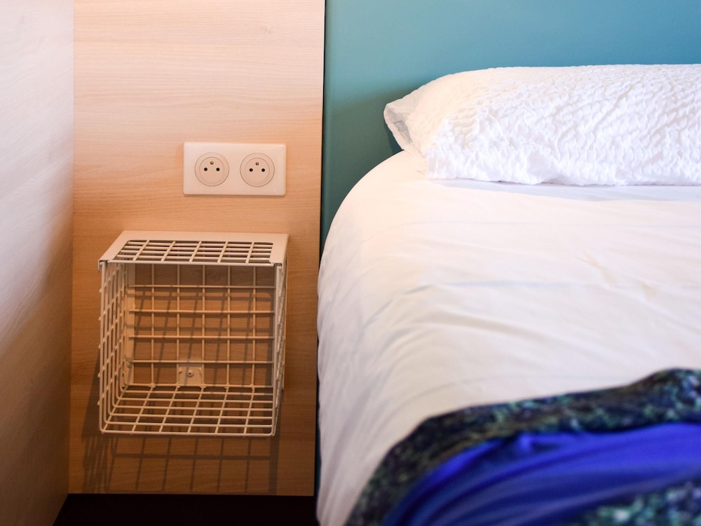Habitación estándar con 2 camas individuales del hotel Ibis Budget Millau Viaduc. Foto 2