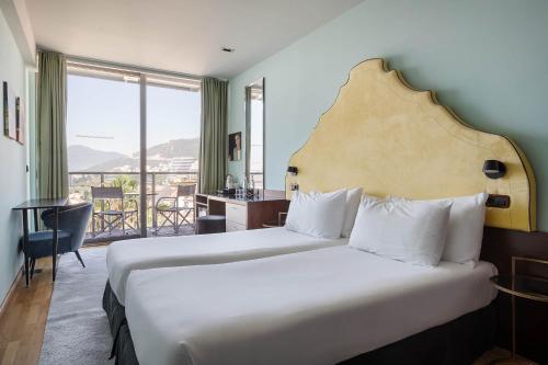 Habitación Doble Deluxe con Balcón del hotel Eurostars Queen of Montenegro. Foto 5