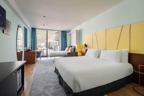 Habitación Doble Premium con balcón del hotel Eurostars Queen of Montenegro. Foto 1