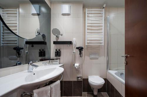 Habitación Doble Premium con balcón del hotel Eurostars Queen of Montenegro. Foto 4