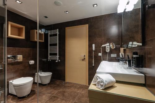 Suite Premium con terraza del hotel Eurostars Queen of Montenegro. Foto 1