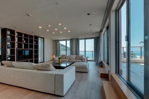 Suite Premium con terraza del hotel Eurostars Queen of Montenegro. Foto 3