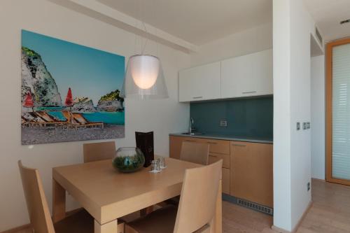 Suite Premium con terraza del hotel Eurostars Queen of Montenegro. Foto 4