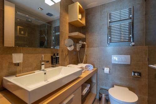 Suite Premium con terraza del hotel Eurostars Queen of Montenegro. Foto 7