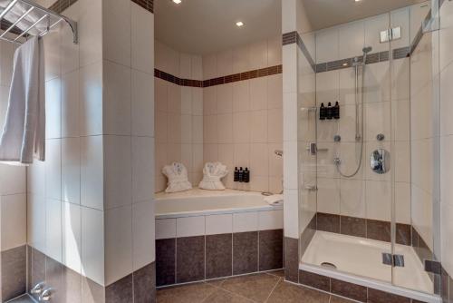Suite Junior con terraza del hotel Eurostars Queen of Montenegro. Foto 1
