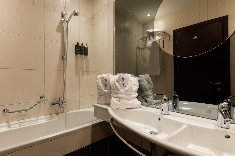 Habitación Deluxe, balcón, vistas al mar del hotel Eurostars Queen of Montenegro. Foto 3