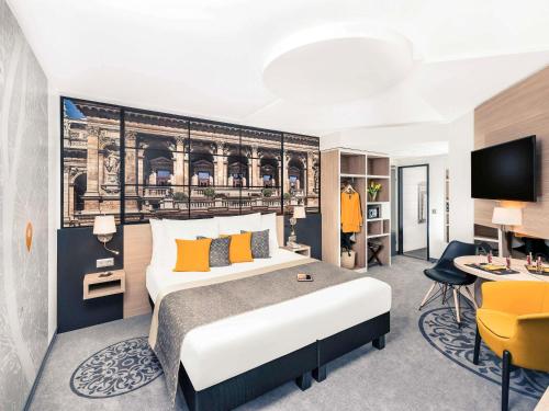 Habitación Doble con Cama supletoria del hotel Mercure Budapest City Center. Foto 1