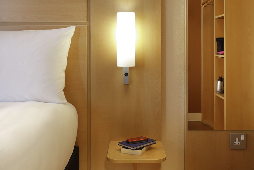 Habitación doble con 1 cama doble del hotel Ibis Aberdeen Centre - Quayside. Foto 3