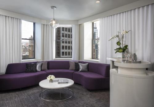 Suite de 1 dormitorio Platinum con cama extragrande - Planta alta del hotel Dream Midtown. Foto 4