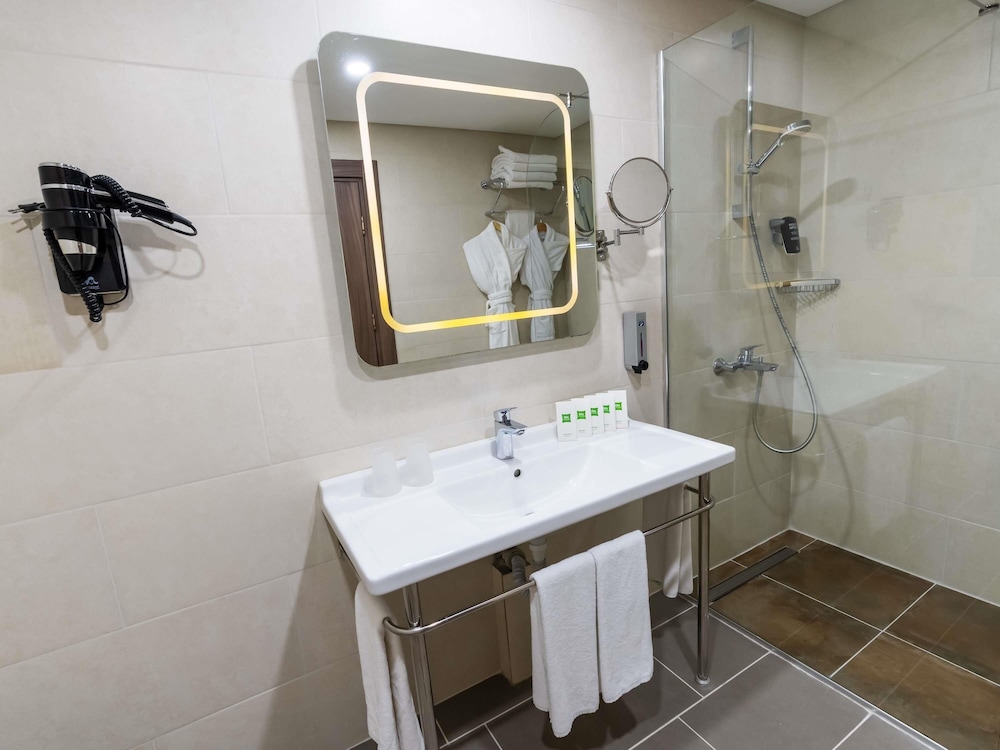 Habitación Deluxe con Balcón (Francesa) del hotel Ibis Styles Istanbul Bomonti