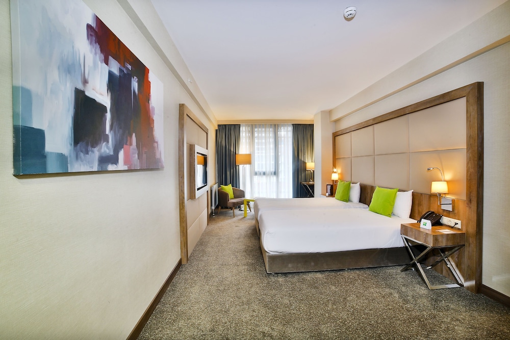 Habitación Estándar (Cama Gemela) del hotel Ibis Styles Istanbul Bomonti. Foto 3