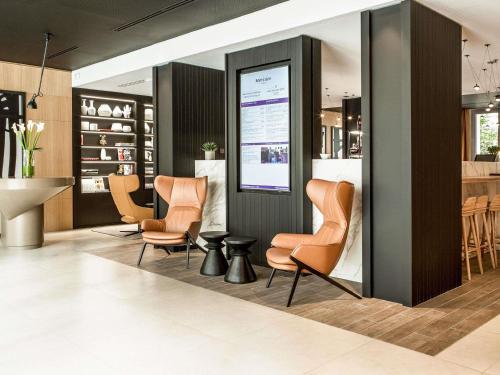 Habitación Doble Superior con Balcón del hotel Mercure Paris 17 Batignolles. Foto 2