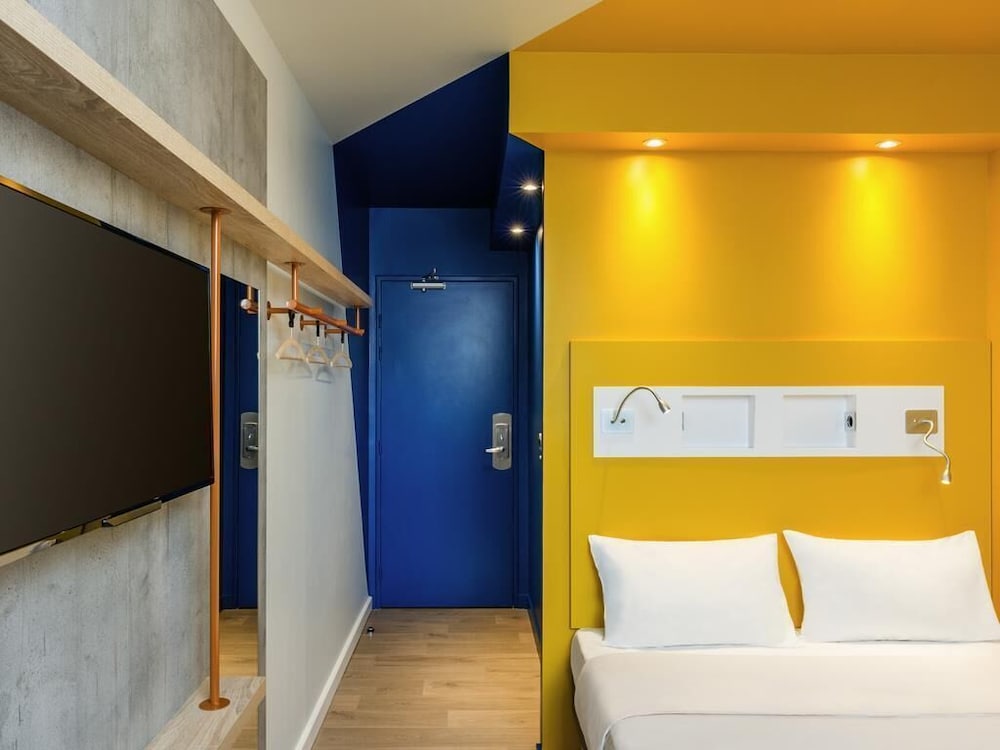 Habitación Estándar con cama doble del hotel Ibis Budget Chateau Thierry. Foto 12