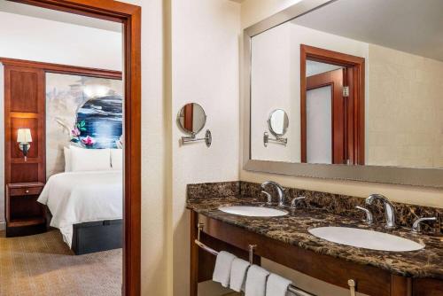 King Room with One - Bedroom, Hydrotherapy Balcony Suite, Non - Smoking del hotel Viana Hotel and Spa, Trademark Collection by Wyndham. Foto 1