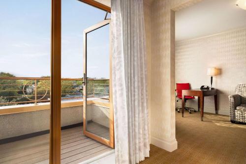 King Room with One - Bedroom, Hydrotherapy Balcony Suite, Non - Smoking del hotel Viana Hotel and Spa, Trademark Collection by Wyndham. Foto 5