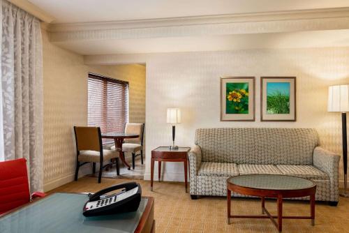 King Room with One - Bedroom, Hydrotherapy Kitchenette Suite, Non - Smoking del hotel Viana Hotel and Spa, Trademark Collection by Wyndham. Foto 2