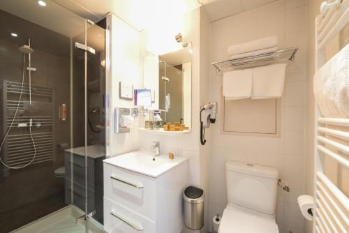 Habitación cuádruple del hotel Le Richemont. Foto 1