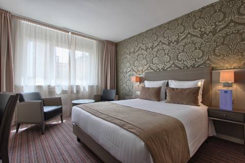 Habitación cuádruple con 2 habitaciones del hotel Timhotel Opera Blanche Fontaine