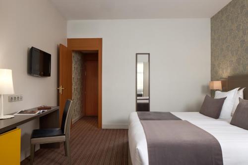 Habitación cuádruple del hotel Timhotel Opera Blanche Fontaine. Foto 3
