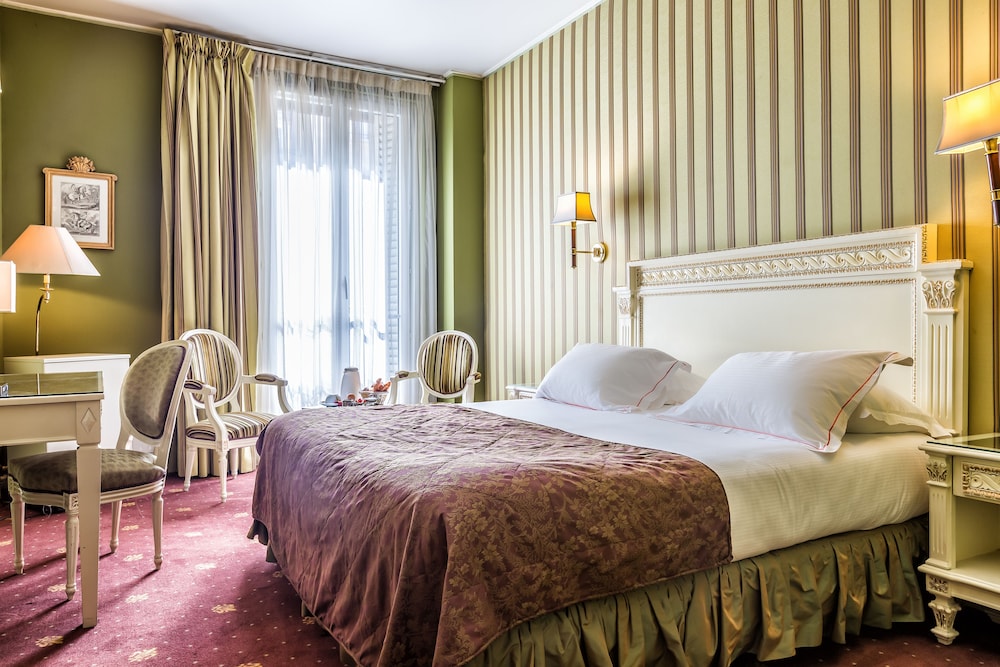 Habitación Doble Superior del hotel Regence Paris. Foto 1