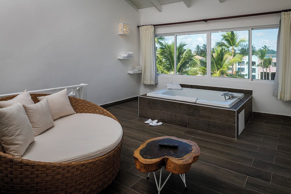 Suite Privilege Honeymoon Vista al Mar del hotel Ocean Blue And Sand Beach Resort. Foto 3