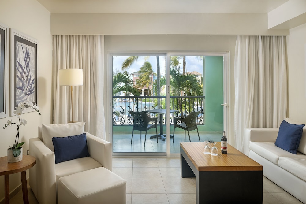 Habitación junior, vistas a la piscina (Privilege) del hotel Ocean Blue And Sand Beach Resort. Foto 1