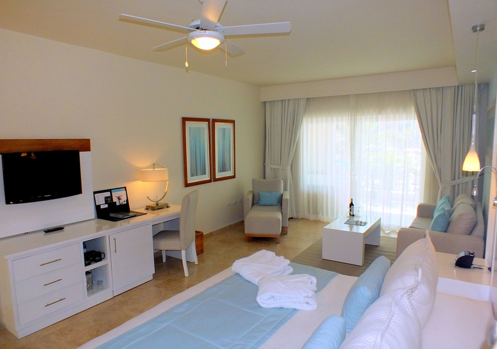 Privilege Honeymoon Junior Suite Pool View del hotel Ocean Blue And Sand Beach Resort