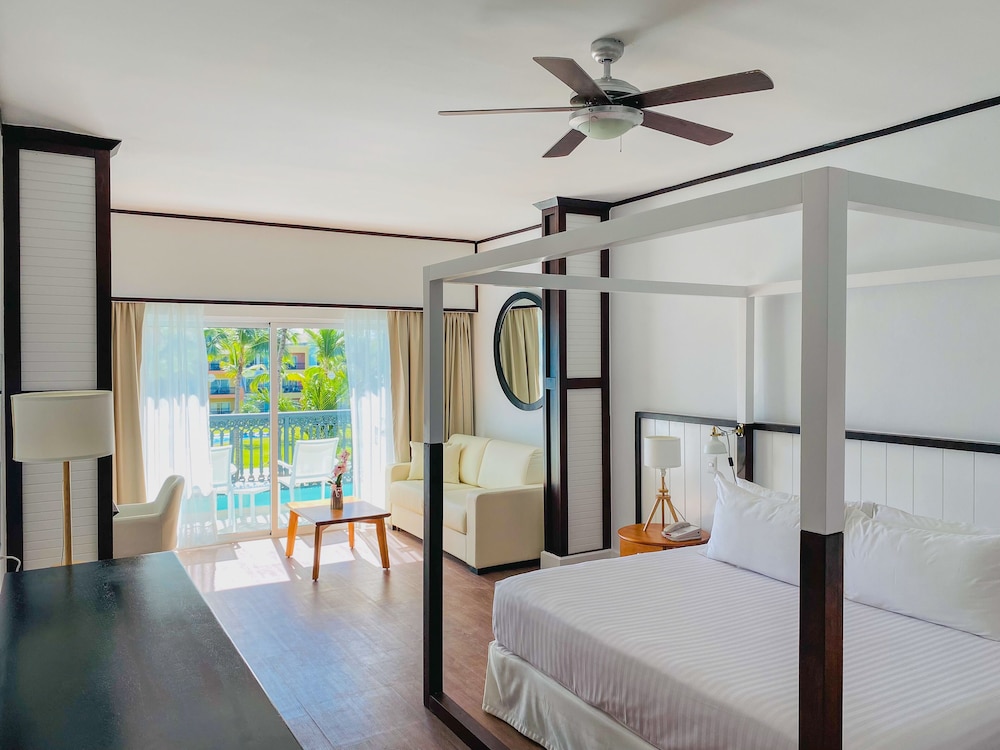 Junior Suite Pool View del hotel Ocean Blue And Sand Beach Resort. Foto 6