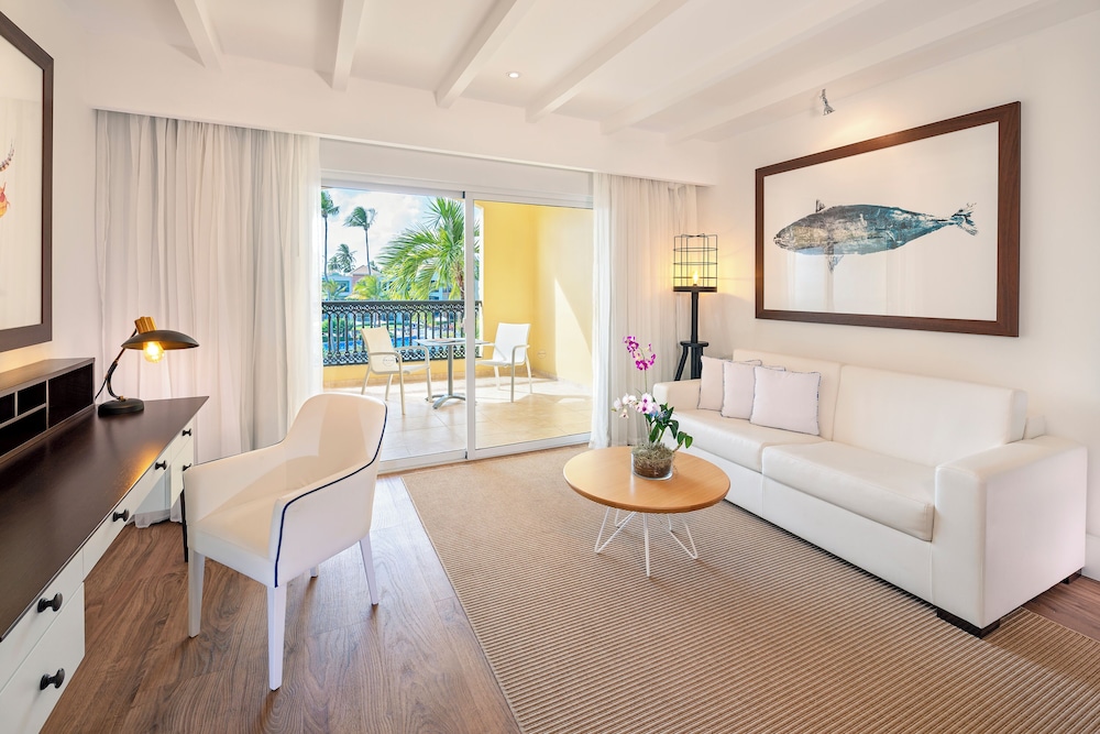 Junior Suite Elegance Pool View del hotel Ocean Blue And Sand Beach Resort