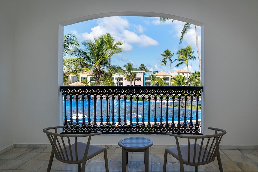 Junior Suite Elegance Pool View del hotel Ocean Blue And Sand Beach Resort. Foto 2