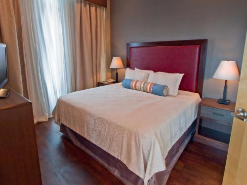 Habitación Executive con cama extragrande del hotel Ithaca. Foto 1