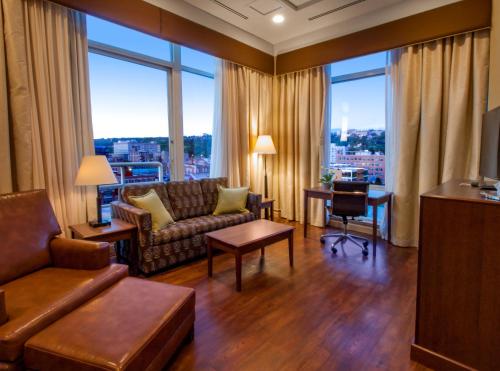 Suite con cama extragrande del hotel Ithaca. Foto 2