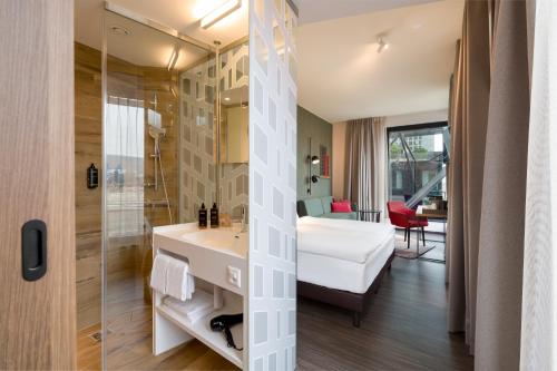 Habitación Doble Privilege con sofá cama del hotel Mercure Zürich City. Foto 10